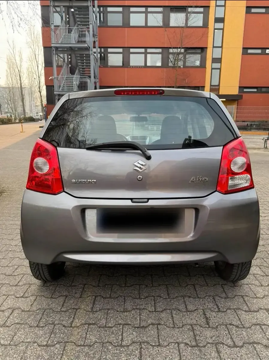 Gebraucht Suzuki Alto 68 PS (50 kW) 2013 Grau Kleinwagen