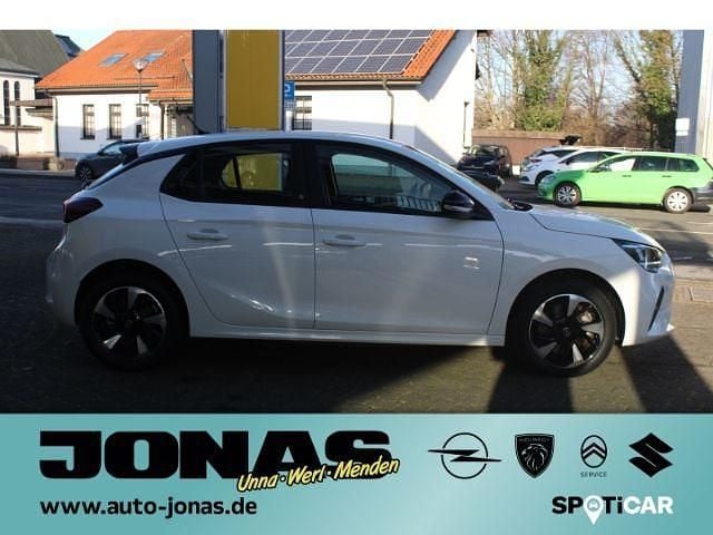 Używany Opel Corsa-e Edition 100 kW (136 KM) 2022 Biały Hatchback