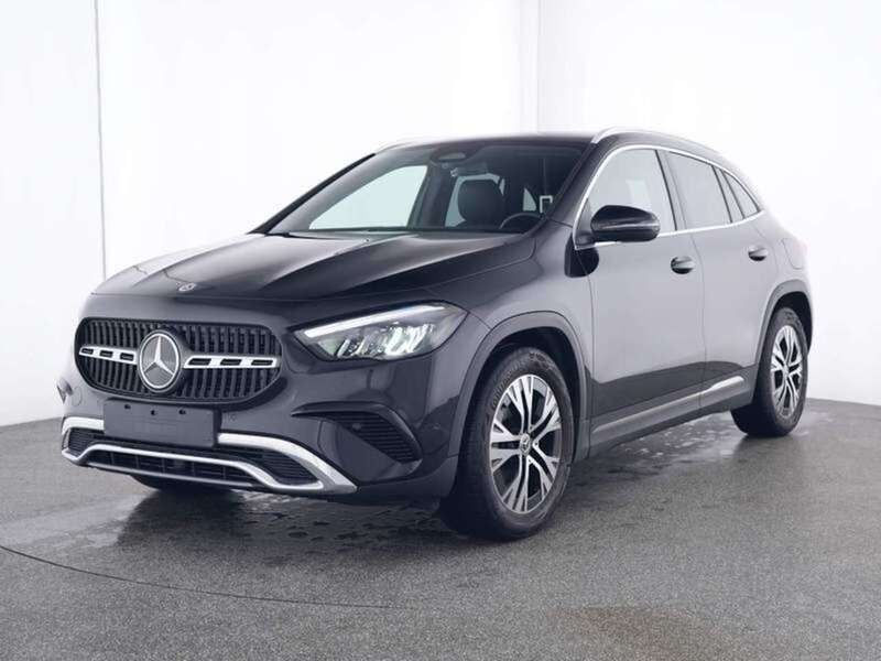 Kosmosschwarzmet. Gebraucht 2023 Mercedes GLA180 Progressive SUV | 39.650 € - Bild 1/4