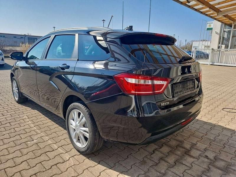 Gebraucht Lada Vesta 102 PS (75 kW) 2018 Schwarz Kombi