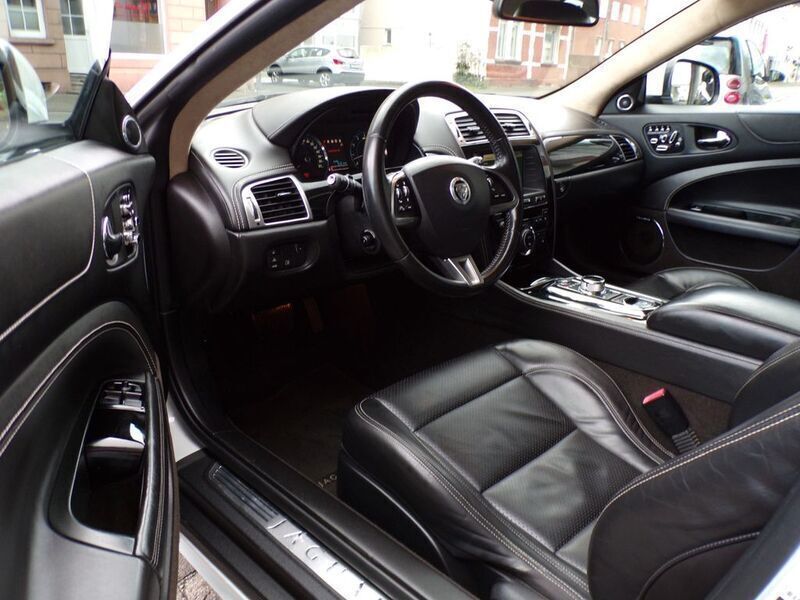 Gebraucht Jaguar XK 385 PS (283 kW) 2014 Weiß Coupé