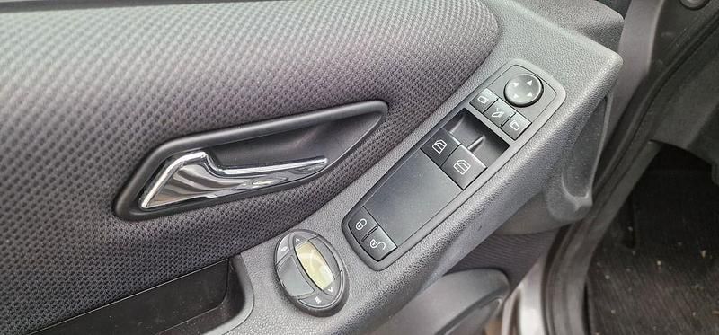 Gebraucht Mercedes A160 Elegance 95 PS (69 kW) 2009 Beige Limousine