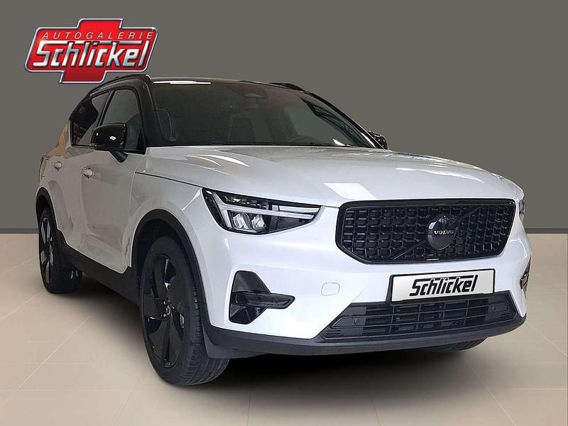 Neu Volvo XC40 Plus 163 PS (119 kW) 2025 Crystal white SUV