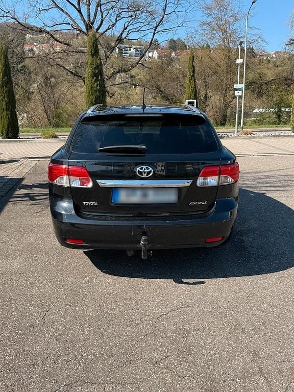 Gebraucht Toyota Avensis 150 PS (110 kW) 2012 Schwarz Kombi