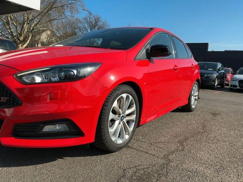 Second-hand Ford Focus ST 250 CP (183 kW) 2016 Roșu Berlinǎ