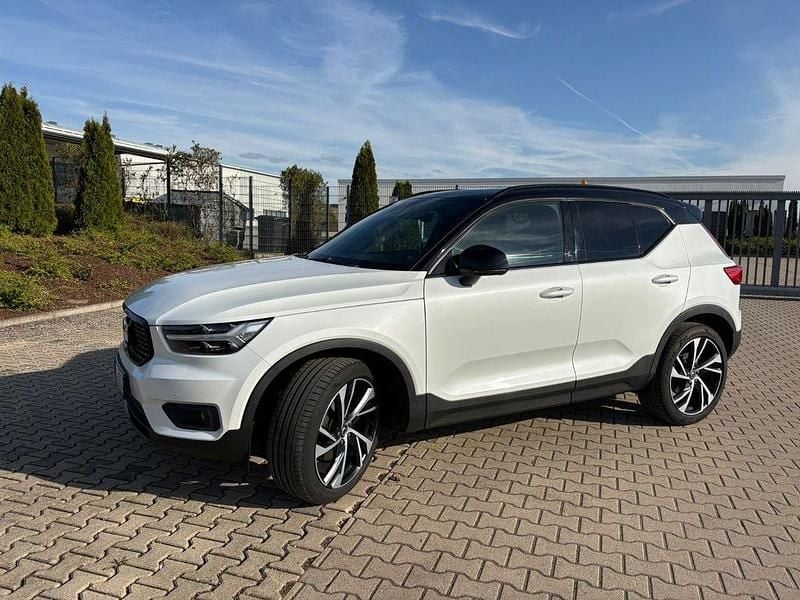Second-hand Volvo XC40 R-Design 190 CP (139 kW) 2019 Alb SUV