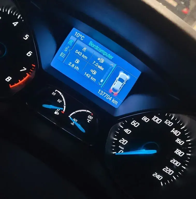 Używany Ford Focus Titanium 150 KM (110 kW) 2011 Szary Sedan/Limuzyna