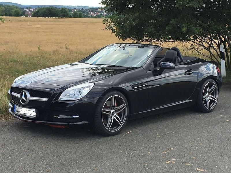 Gebraucht Mercedes SLK300 245 PS (180 kW) 2015 Schwarz Cabrio