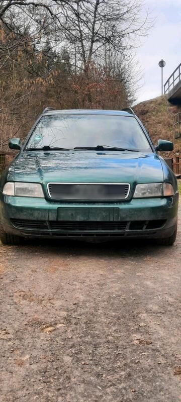 Grün Gebraucht 1996 Audi A4 Kombi | 400 € - Bild 1/4
