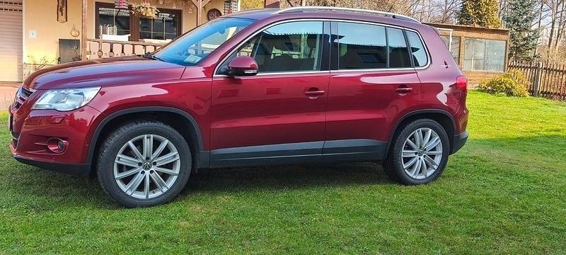 Gebraucht VW Tiguan Team 150 PS (110 kW) 2011 Rot SUV