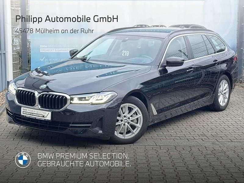 Gebraucht BMW 540 Sport Line 333 PS (244 kW) 2023 Black sapphire Kombi