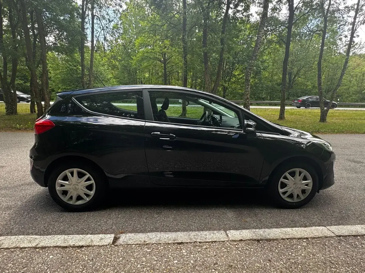 Gebraucht Ford Fiesta Trend 71 PS (52 kW) 2019 Schwarz Kleinwagen