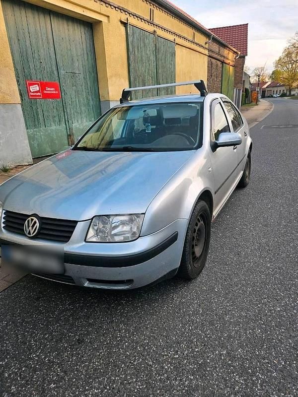 Second-hand VW Bora 90 CP (66 kW) 2003 Argintiu Berlinǎ
