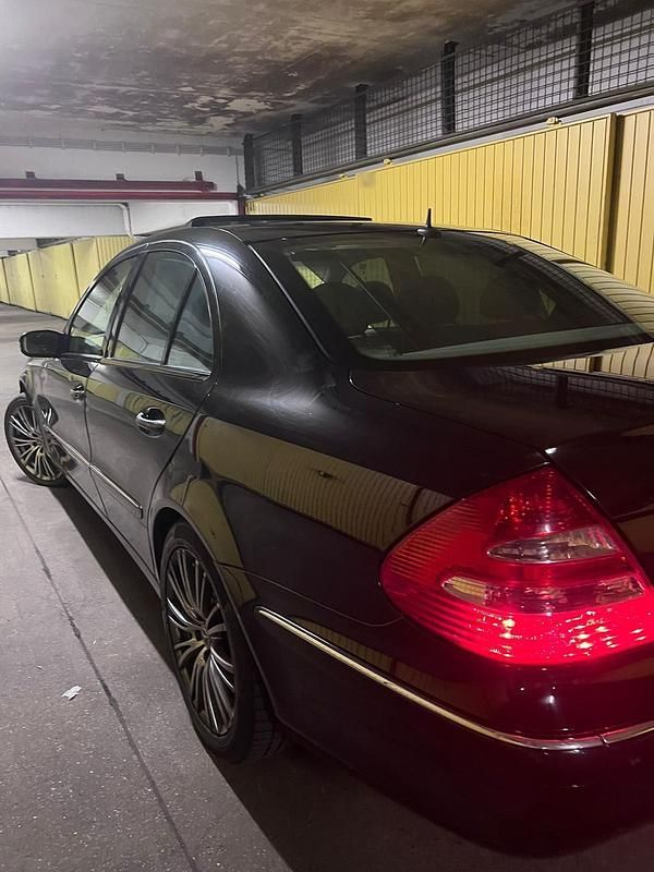 Gebraucht Mercedes E200 Elegance 122 PS (89 kW) 2004 Schwarz Limousine