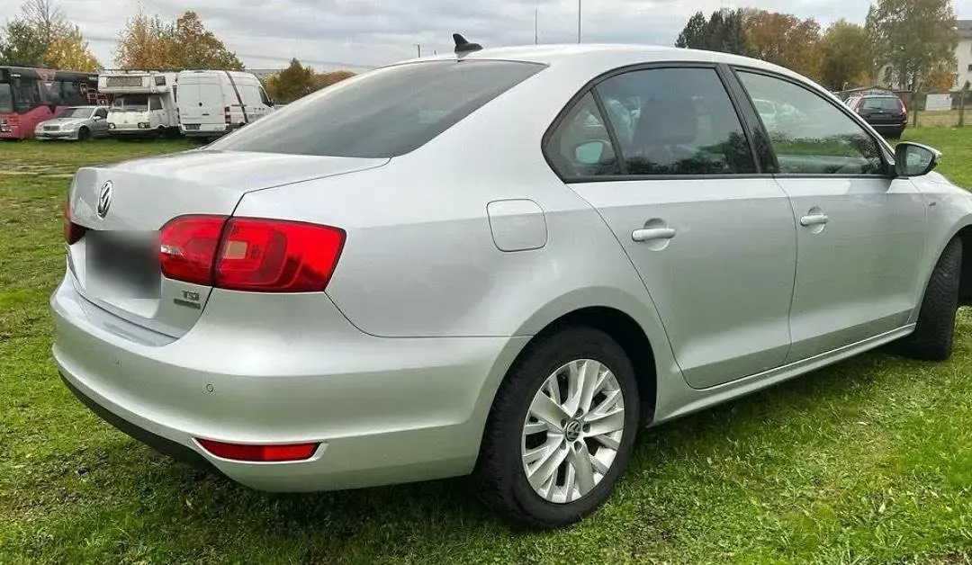 Gebraucht VW Jetta 105 PS (77 kW) 2015 Silber Limousine