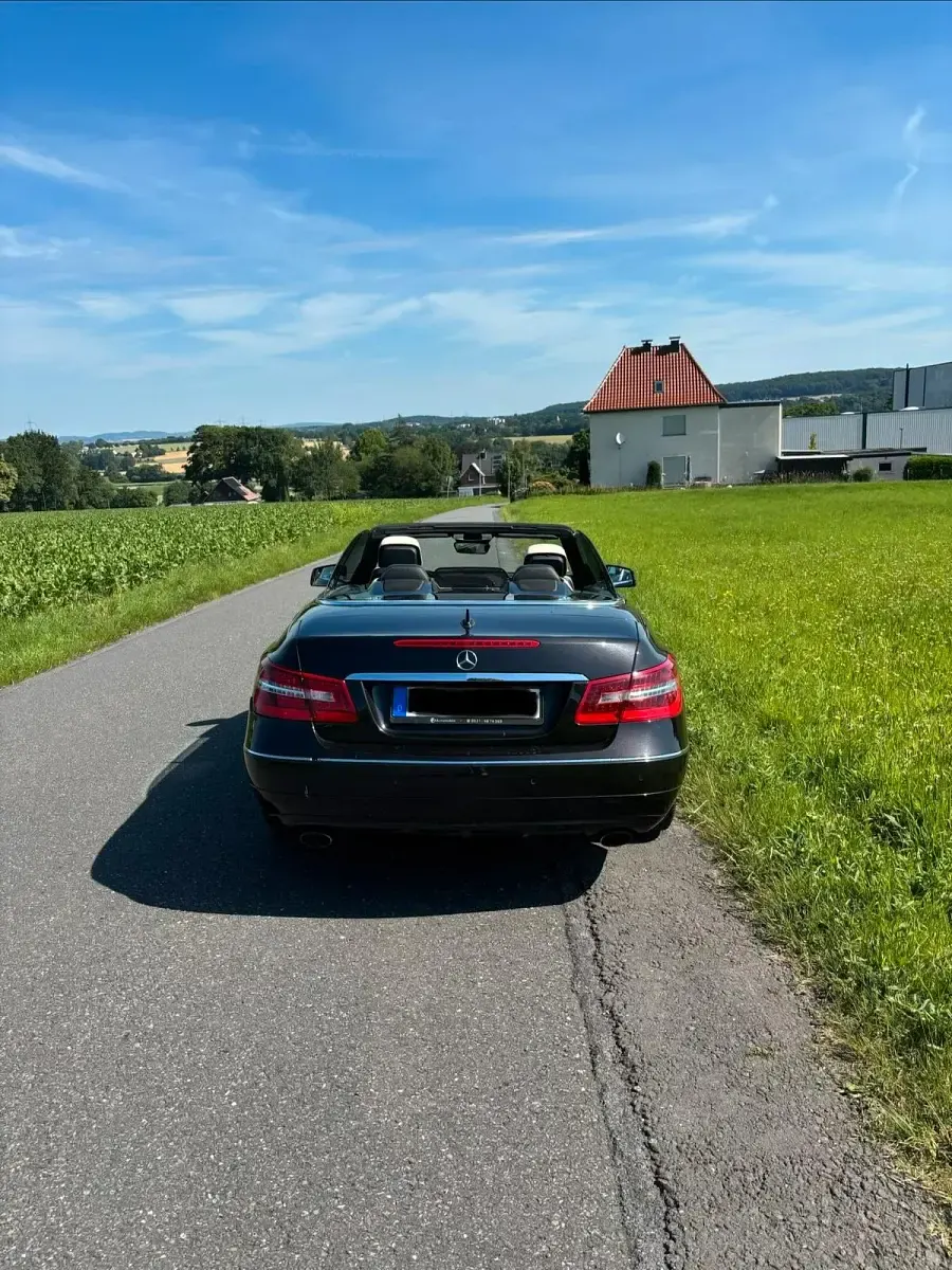 Gebraucht Mercedes E350 265 PS (194 kW) 2011 Schwarz Cabrio