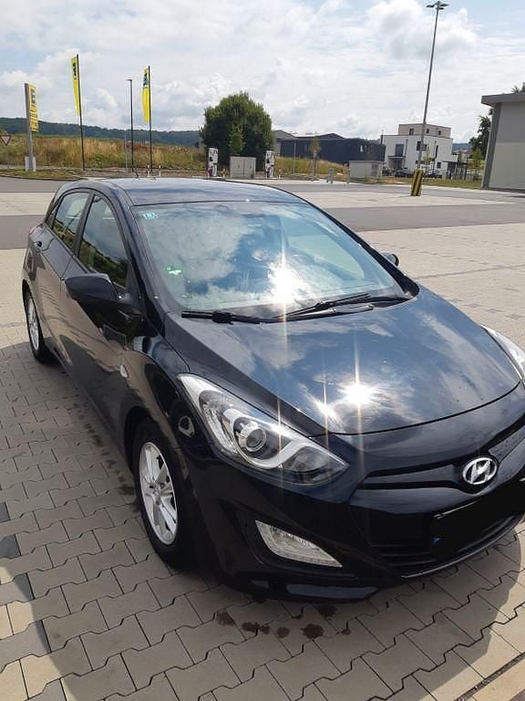 Schwarz Gebraucht 2014 Hyundai i30 Classic Limousine | 6.800 € (Guter Preis) - Bild 1/4