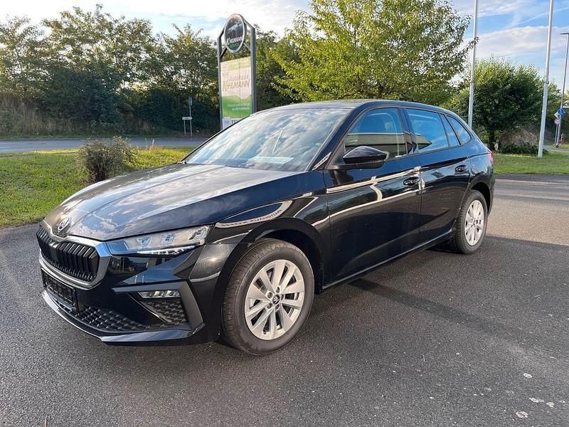 Schwarz Neu 2025 Skoda Scala Selection Kleinwagen | 27.490 € (Fairer Preis) - Bild 1/4