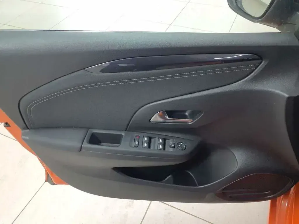 Usado Opel Corsa Elegance 75 CV (55 kW) 2023 Naranja Utilitario
