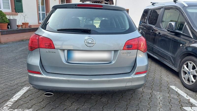 Gebraucht Opel Astra Active 140 PS (102 kW) 2014 Grau Kombi