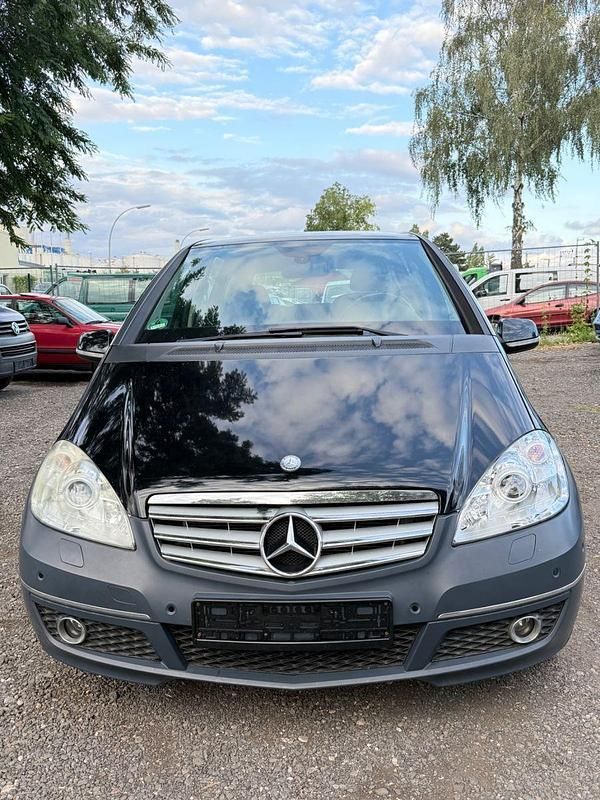 Schwarz Gebraucht 2009 Mercedes 170 Kombi | 3.999 € - Bild 1/4