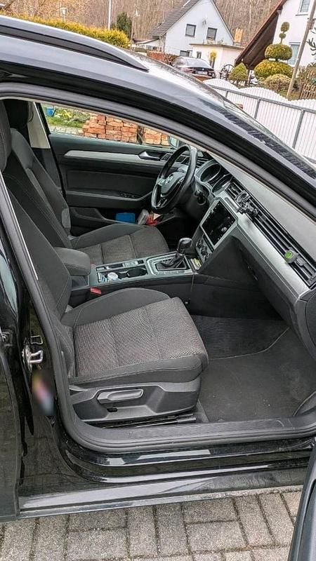 Second-hand VW Passat 150 CP (110 kW) 2018 Negru Break