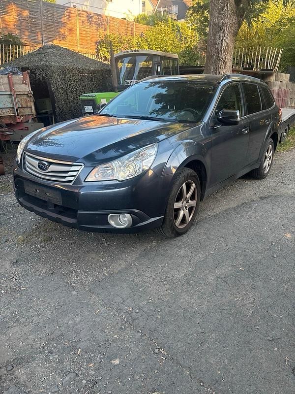 Grau Gebraucht 2009 Subaru Outback SUV | 4.000 € (Fairer Preis) - Bild 1/4