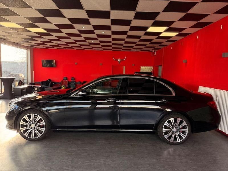 Gebraucht Mercedes E220 194 PS (142 kW) 2016 Schwarz Limousine