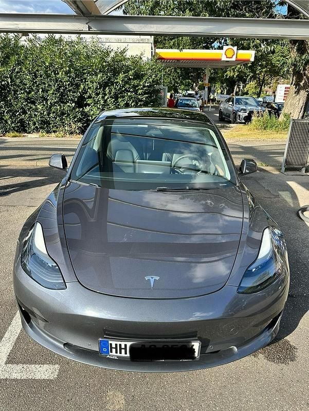 Grau Gebraucht 2021 Tesla Model 3 Standard Range Plus Limousine | 23.800 € (Guter Preis) - Bild 1/4