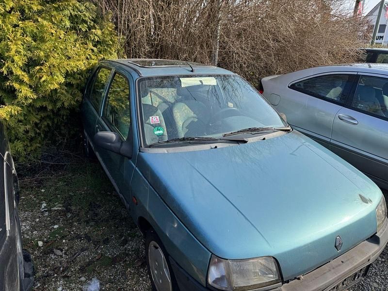 Gebraucht Renault Clio II 54 PS (39 kW) 2004 Grün Kleinwagen