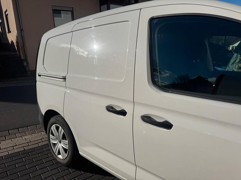 Gebraucht VW Caddy 122 PS (89 kW) 2021 Weiß Van / Kleinbus