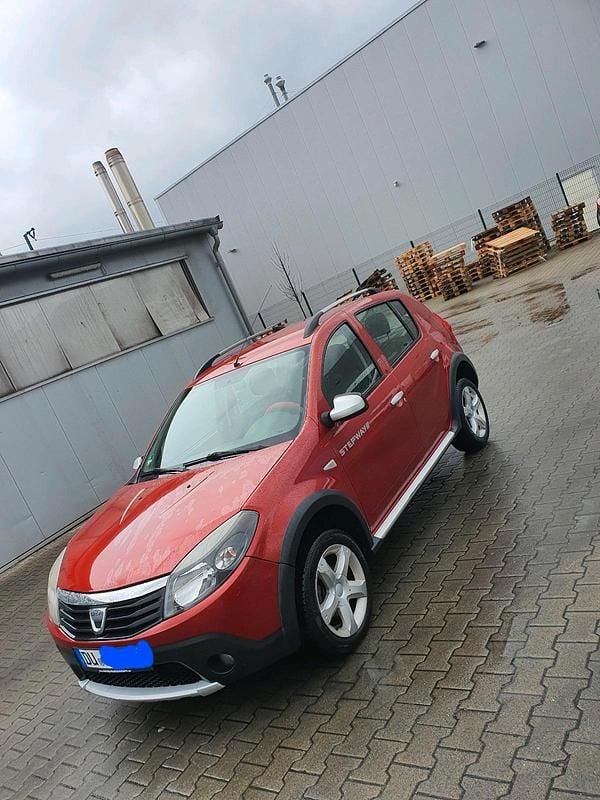 Gebraucht Dacia Sandero Stepway 85 PS (62 kW) 2012 Rot Limousine