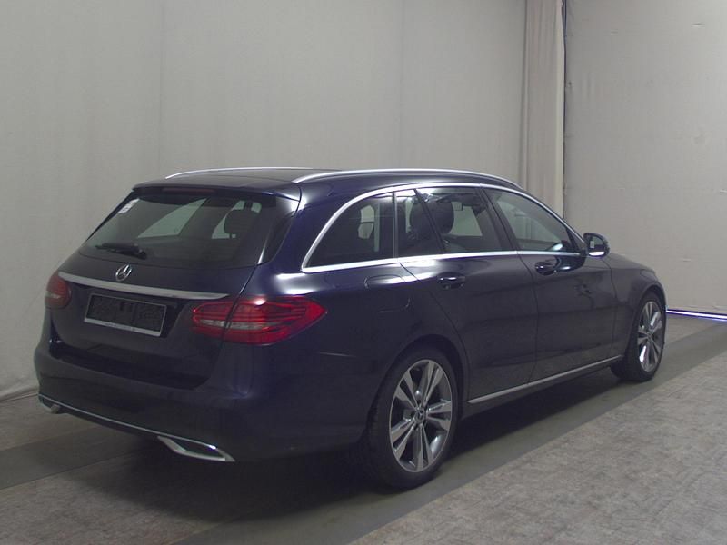 Gebraucht Mercedes C220 Avantgarde 194 PS (142 kW) 2020 Blau Limousine
