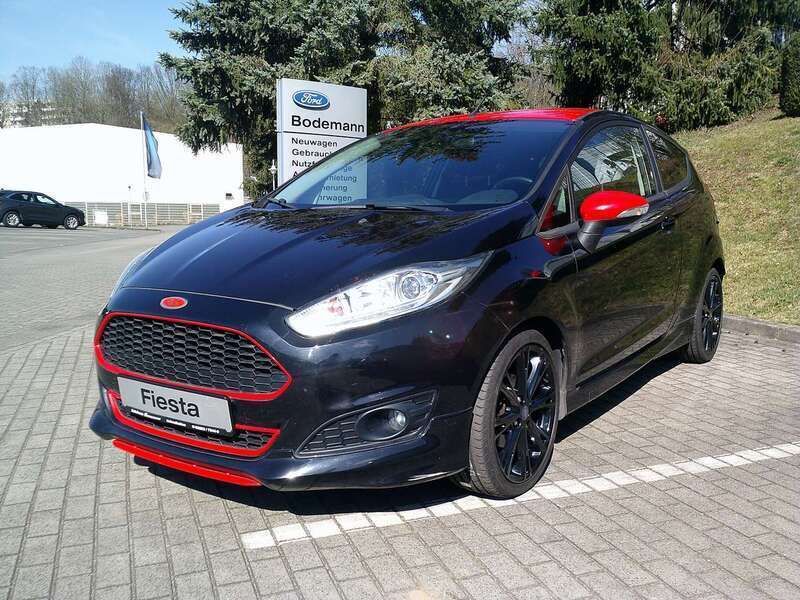 Pantherschwarz metallic Gebraucht 2015 Ford Fiesta Sport Kleinwagen | 9.990 € (Etwas zu teuer) - Bild 1/4