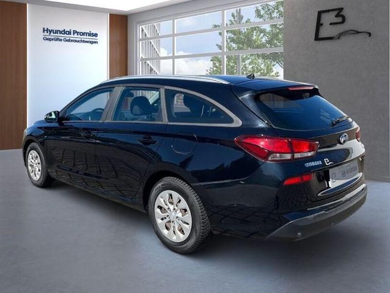 Gebraucht Hyundai i30 Select 101 PS (74 kW) 2017 Schwarz Kombi