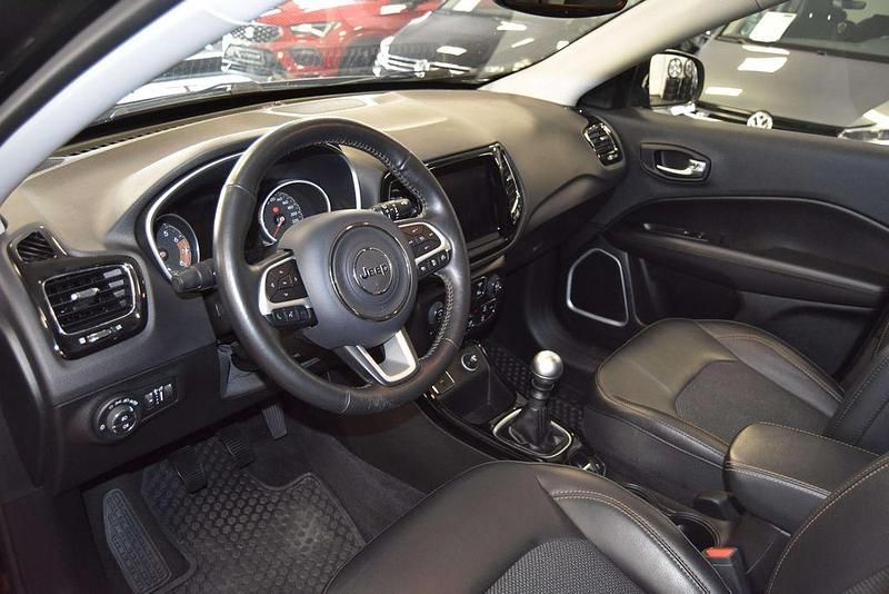 Gebraucht Jeep Compass Limited 140 PS (102 kW) 2019 Diamond black SUV