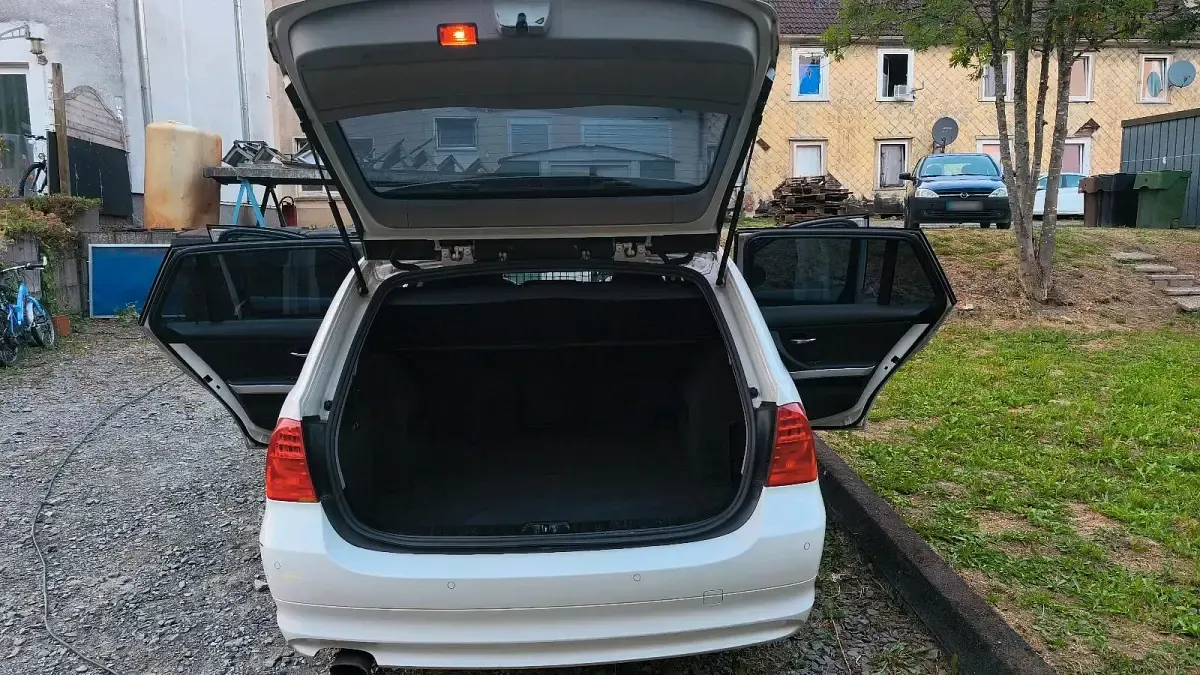 Gebraucht BMW 318 170 PS (125 kW) 2010 Weiß Kombi