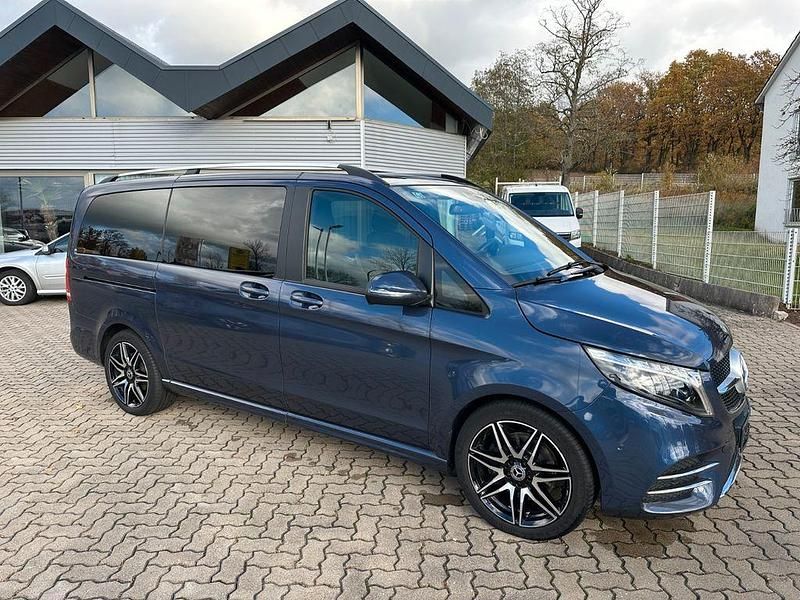 Gebraucht Mercedes V300 AMG 237 PS (174 kW) 2023 Blau Van / Kleinbus