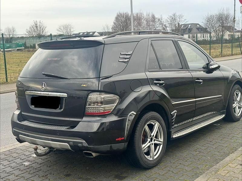 Gebraucht Mercedes ML320 224 PS (164 kW) 2005 Schwarz SUV