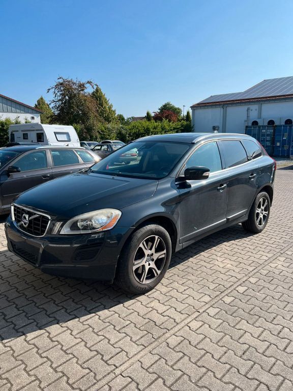 Grau Gebraucht 2011 Volvo XC60 Summum SUV | 7.490 € (Guter Preis) - Bild 1/4