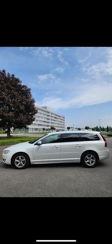 Gebraucht Volvo V70 Kinetic 181 PS (133 kW) 2015 Weiß Kombi