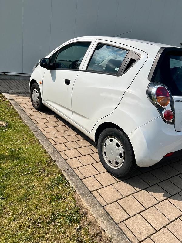 Gebraucht Chevrolet Spark 69 PS (50 kW) 2011 Weiß Kleinwagen