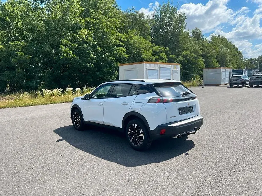 Gebraucht Peugeot 2008 Allure 131 PS (96 kW) 2022 Weiß SUV