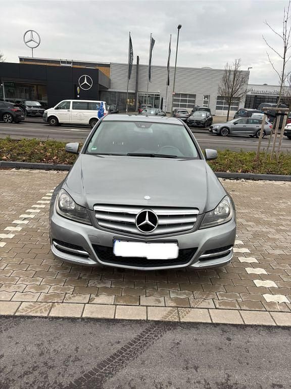 Gebraucht Mercedes C180 156 PS (114 kW) 2011 Silber Limousine