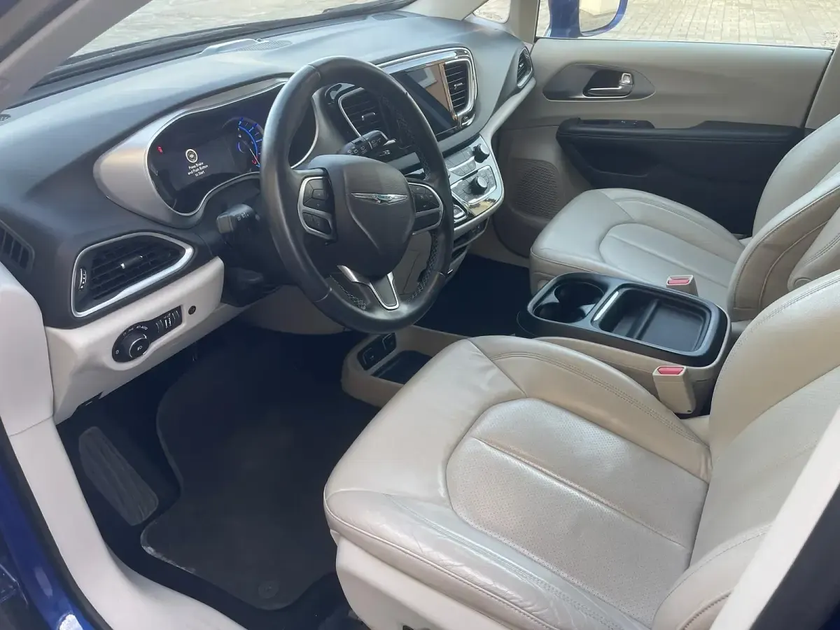 Gebraucht Chrysler Pacifica Touring 264 PS (194 kW) 2018 Blau Kombi