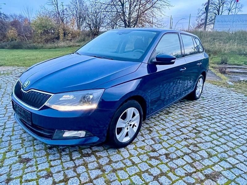 Blau Gebraucht 2017 Skoda Fabia Style Limousine | 4.600 € (Guter Preis) - Bild 1/4