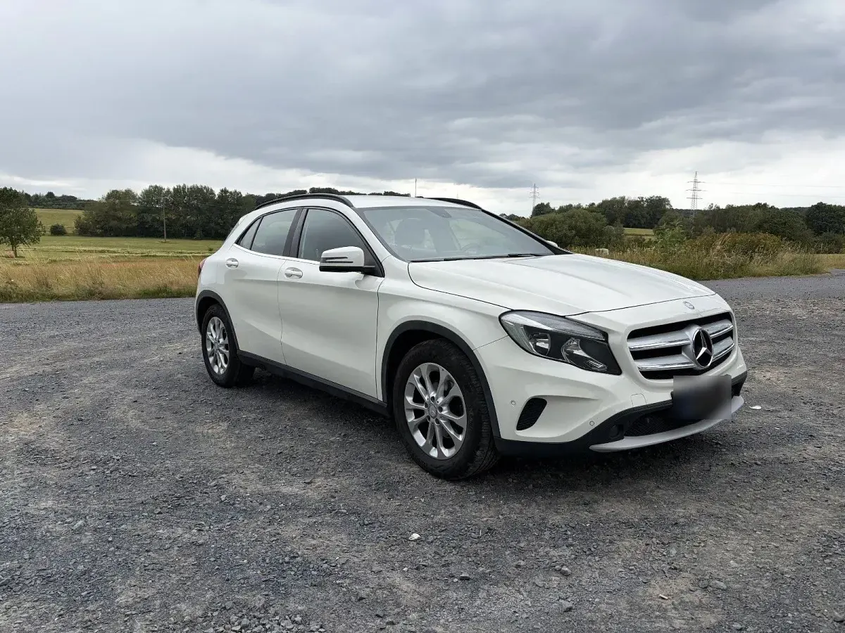 Gebraucht Mercedes GLA200 136 PS (100 kW) 2014 Weiß SUV