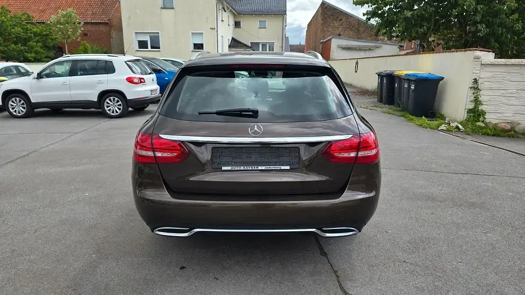 Gebraucht Mercedes C180 116 PS (85 kW) 2017 Braun Limousine