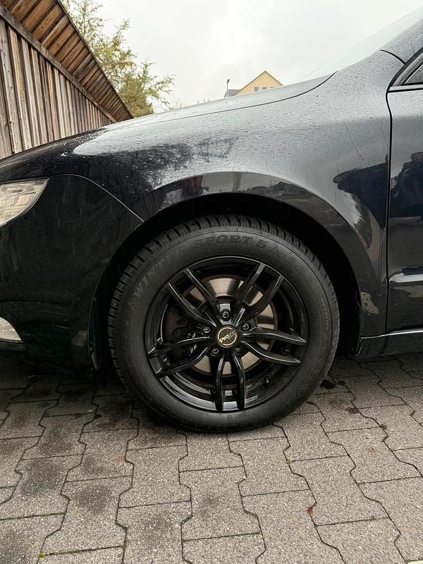 Gebraucht Skoda Superb 140 PS (102 kW) 2011 Schwarz Kombi