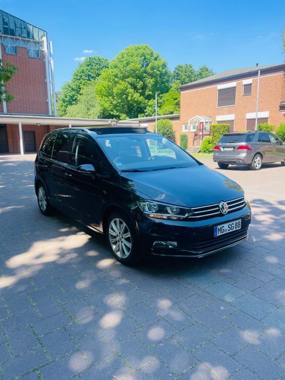 Schwarz Gebraucht 2017 VW Touran Sound Van / Kleinbus | 12.900 € (Superpreis) - Bild 1/4
